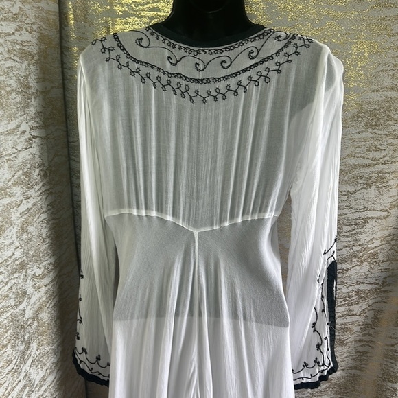 La Moda White/Black Long Sleeve Embroidered Fringed Hem Short Dress/Beach Cover - Picture 9 of 16